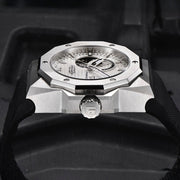 Pagani Design Armored White — detalhe do relógio, imagem 3